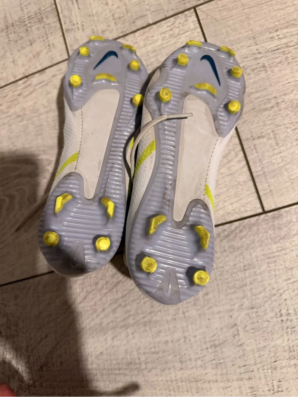 Nike Phantom Soccer Cleats – Youth 2.5Y